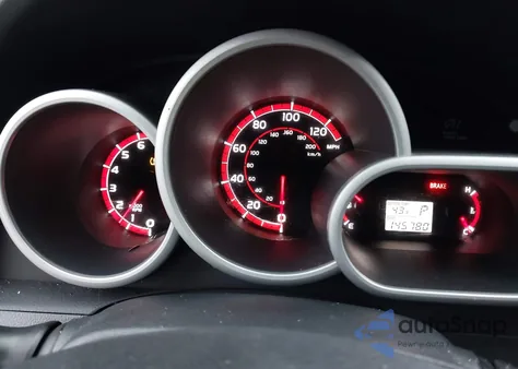 2011 Toyota Matrix z USA, uszkodzony, nr VIN 2T1KU4EE3BC661135